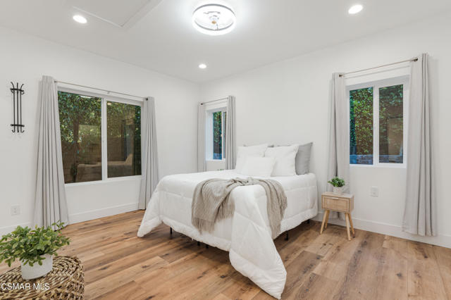 568 Bristol Avenue, Simi Valley CA: https://media.crmls.org/mediaz/70a0afa3-bd8c-4ba3-88fd-db17865b1851.jpg