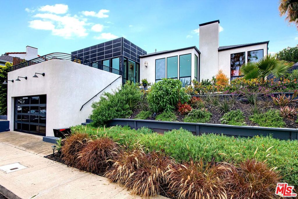 7407 Earldom Avenue, Playa del Rey, CA 90293