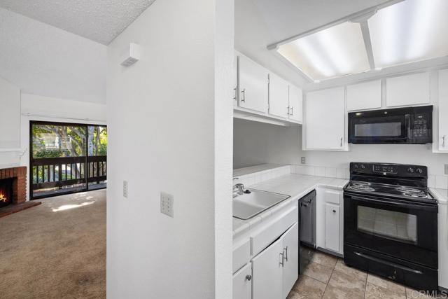 Detail Gallery Image 3 of 11 For 8350 via Sonoma #F,  La Jolla,  CA 92037 - 1 Beds | 1 Baths
