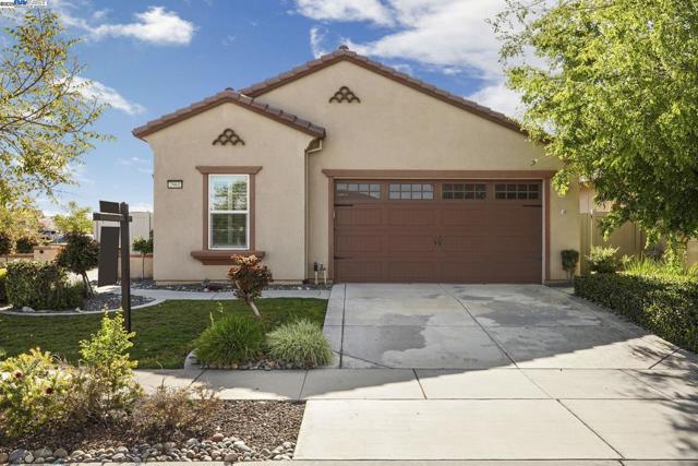 2961 Clear Point Way, Manteca CA: https://media.crmls.org/mediaz/70a19a44-b43f-4d9f-b246-375ecacb68c1.jpg
