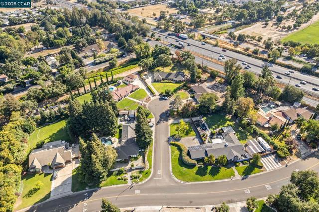 9822 Doyle Ct, Stockton CA: https://media.crmls.org/mediaz/70a21506-90f4-4c23-bb75-14c0f22d5ef1.jpg