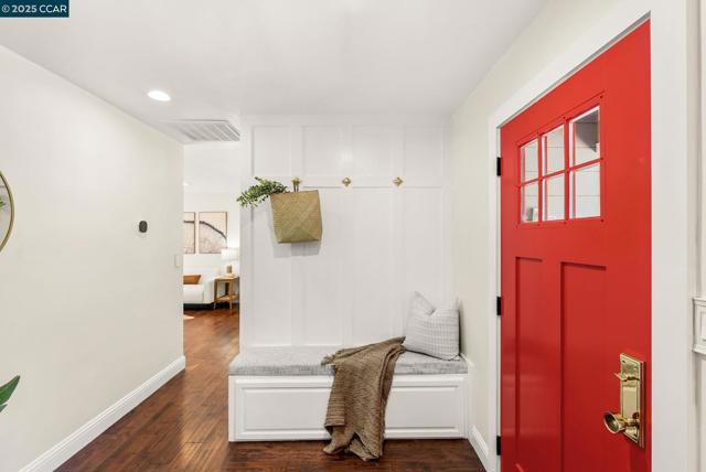 1925 Burnside Ct, Concord CA: https://media.crmls.org/mediaz/70a2698e-c2c1-4845-b032-ae89c2ca23cb.jpg