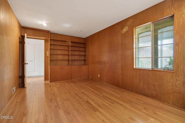 281 Glen Ellen Drive, Ventura CA: https://media.crmls.org/mediaz/70a2bab5-7ac1-44ae-a0a8-0065abb772a7.jpg