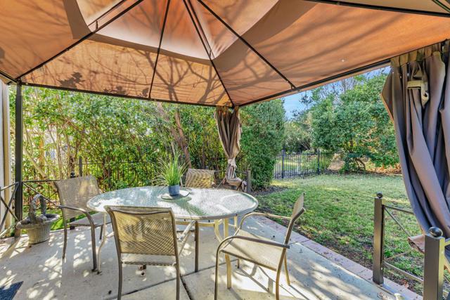197 Summerset Drive, Brentwood CA: https://media.crmls.org/mediaz/70a2e5bd-9204-4358-abc2-cd7ff70d51d3.jpg