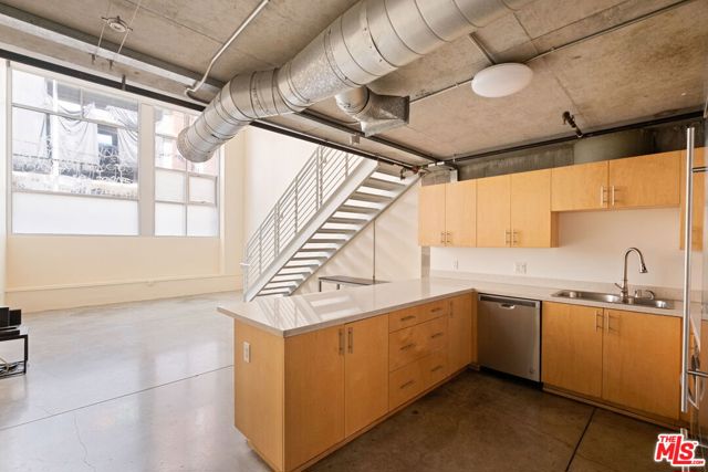1130 S Flower Street, Los Angeles CA: https://media.crmls.org/mediaz/70a2ebe0-4d17-47c2-b213-74cdcd8f8933.jpg