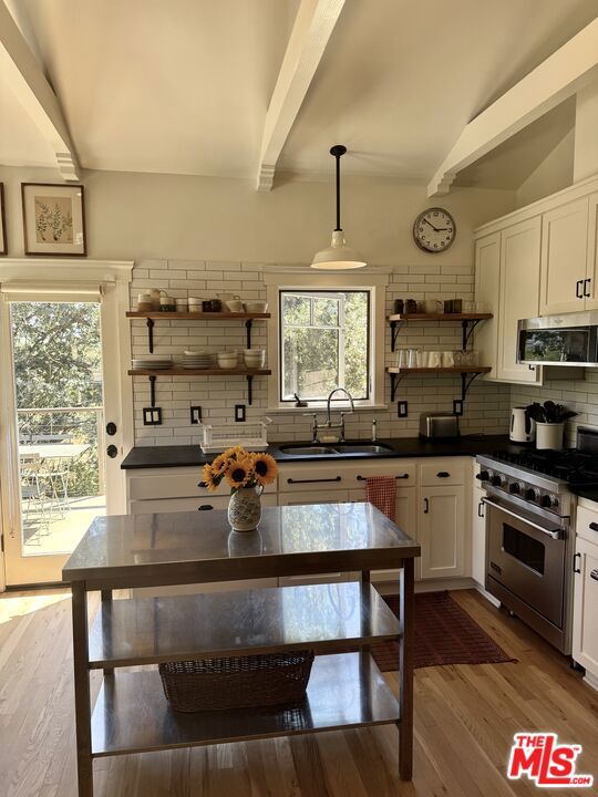 220 France Circle, Ojai CA: https://media.crmls.org/mediaz/70a3092b-6e3c-4749-b85b-65f08550a9b2.jpg