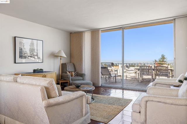 1515 Oxford, Berkeley CA: https://media.crmls.org/mediaz/70a348ff-64b3-4a4c-9ae8-1178e6094663.jpg