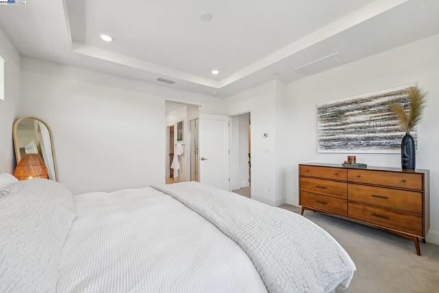5860 Midnight Place, Dublin CA: https://media.crmls.org/mediaz/70a38ddc-60dc-4041-b059-f46ce7722b8e.jpg