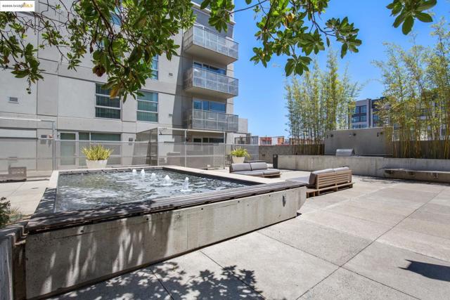 428 Alice St., Oakland CA: https://media.crmls.org/mediaz/70a413a9-5969-4960-8815-f71c718a784f.jpg