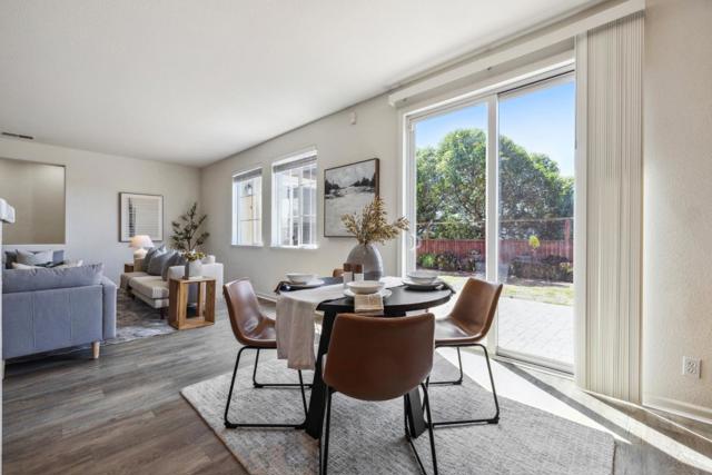 4276 Bay Crest Circle, Seaside CA: https://media.crmls.org/mediaz/70a44913-797a-4422-a98a-02c3fbbc8864.jpg