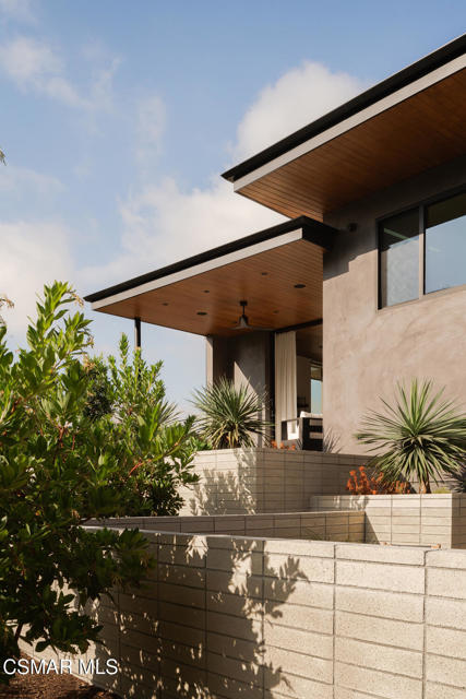 821 Emerson Street, Thousand Oaks CA: https://media.crmls.org/mediaz/70a4941f-9224-41fc-8391-d07968329491.jpg