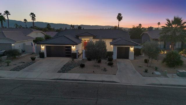45180 Debbie Drive, La Quinta CA: https://media.crmls.org/mediaz/70a51ebc-6f3c-49e9-8368-1d13552ffb36.jpg