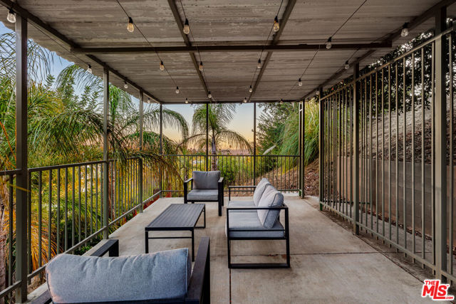 2738 Rinconia Drive, Los Angeles CA: https://media.crmls.org/mediaz/70a75b10-6a4e-47f6-b7fd-e8bdcff8433d.jpg