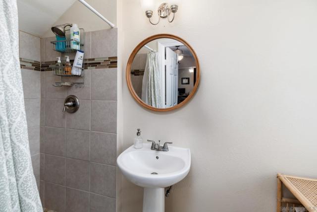 2544 Navarra Dr, Carlsbad CA: https://media.crmls.org/mediaz/70a769b4-d08d-4639-851e-4ea3ab0923c3.jpg