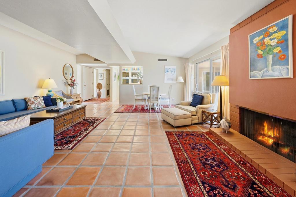 https://media.crmls.org/mediaz/70a7953e-53f8-4a79-a3f7-245d13bf1c82.jpg?preset=X-Large
