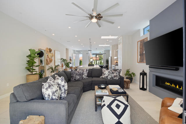 52085 Avenida Cortez, La Quinta CA: https://media.crmls.org/mediaz/70a79b85-b9ea-474a-baaf-3bab85ff4948.jpg