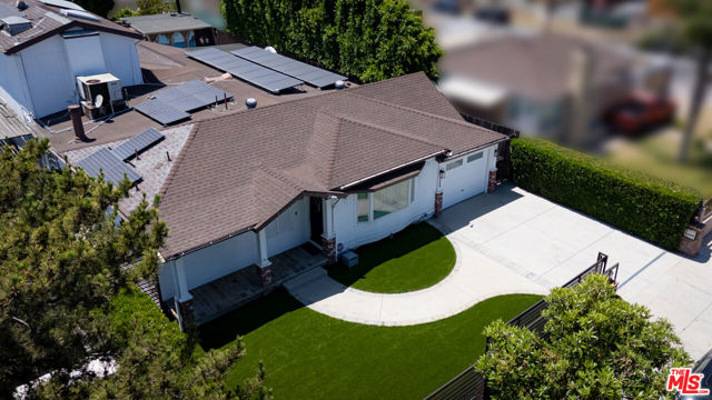 6449 Radford Avenue, North Hollywood CA: https://media.crmls.org/mediaz/70a7c72a-cc01-406b-bdec-ce4ccbf5c72c.jpg