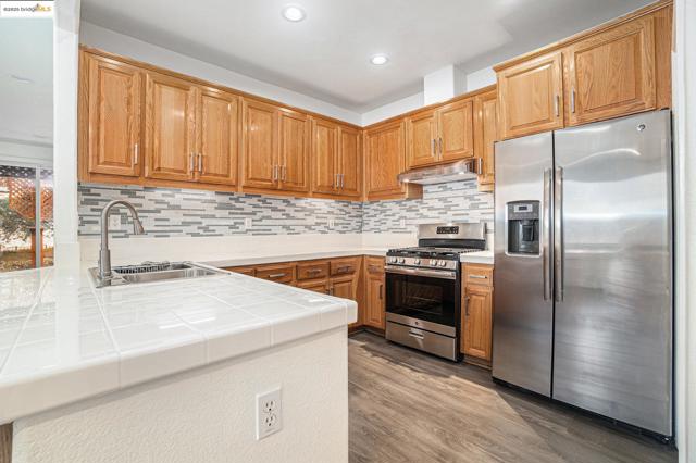 4112 Montgomery Hill Dr, Antioch CA: https://media.crmls.org/mediaz/70a7ccc4-2e1e-440e-827b-312dacbb333d.jpg