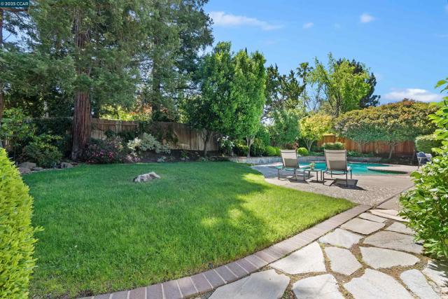 924 Cheyenne Dr, Walnut Creek CA: https://media.crmls.org/mediaz/70a7d47d-8344-42e2-9a23-b5593e32832c.jpg