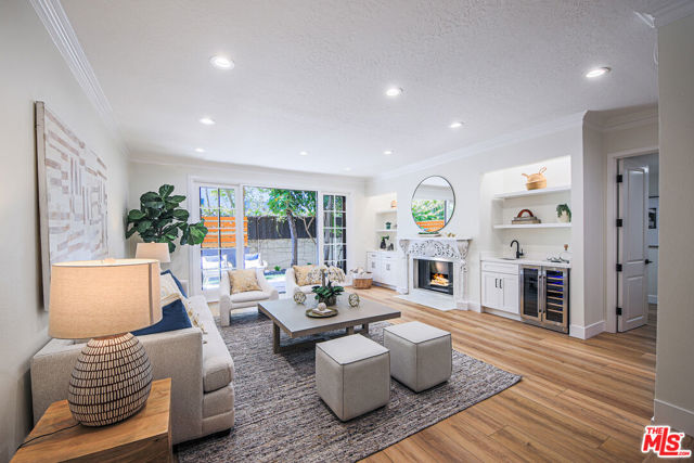 133 S Oakhurst Drive, Beverly Hills CA: https://media.crmls.org/mediaz/70a88187-aab4-4ace-86da-aba4965bad69.jpg