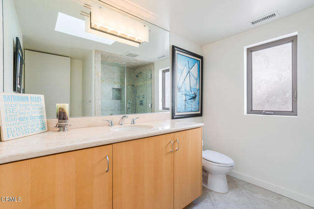 3300 Ocean Drive, Oxnard CA: https://media.crmls.org/mediaz/70a8c4c7-252a-44b3-aab7-6cdc21a77855.jpg