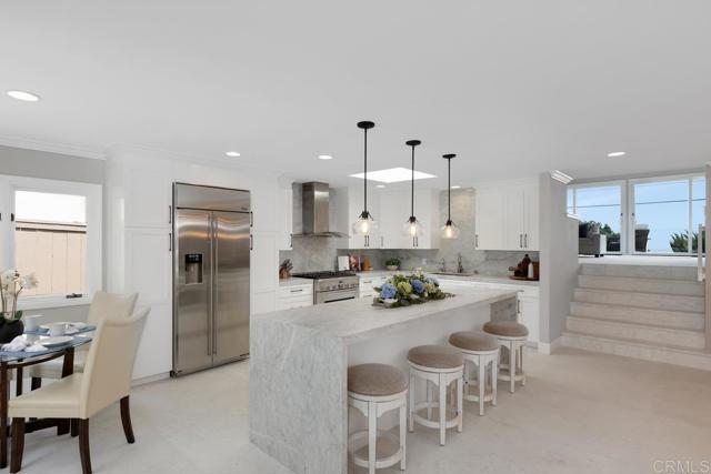 5918 Germaine Lane, La Jolla CA: https://media.crmls.org/mediaz/70a8f695-e34b-4bb4-baa7-b161d0723d85.jpg