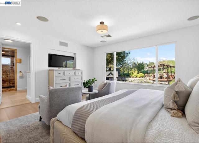 Image 21 of 60 For 976 Richard Ln