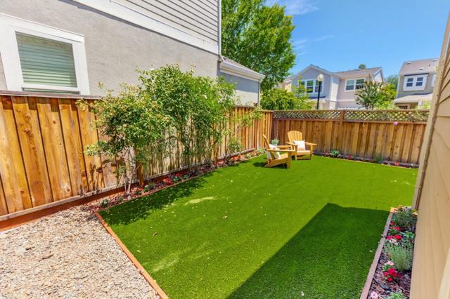221 Creekside Village Drive, Los Gatos CA: https://media.crmls.org/mediaz/70a94d8b-b1aa-4bb6-8493-54d9bcb00f0d.jpg