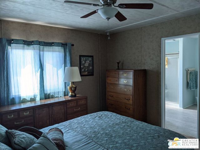 15500 Bubbling Wells Road, Desert Hot Springs CA: https://media.crmls.org/mediaz/70a97ec1-2ab1-4598-8350-9e49b0439449.jpg