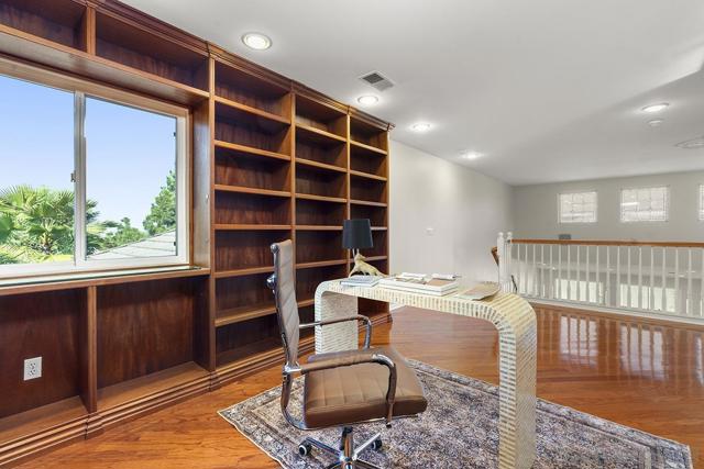 987 Palencia Ct, Chula Vista CA: https://media.crmls.org/mediaz/70a99c9d-853d-46bb-a1a7-70182885a6c5.jpg