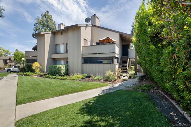6544 College Grove Dr, San Diego CA: https://media.crmls.org/mediaz/70aaab21-b2d8-4e13-8661-4bd3eb19ac6a.jpg
