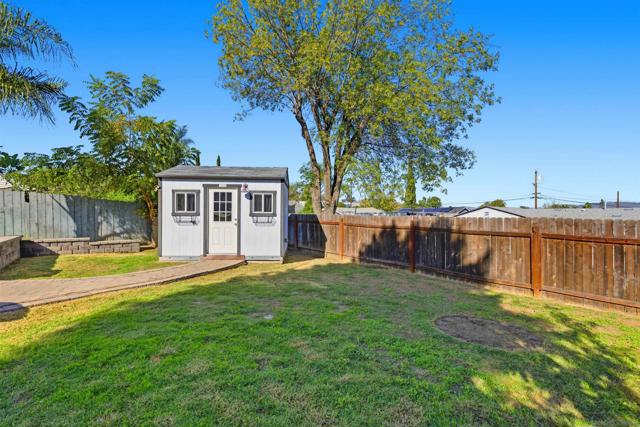 1178 Eucalyptus Dr, El Cajon CA: https://media.crmls.org/mediaz/70aab51d-9d4a-44a2-a32f-43a0616bd684.jpg