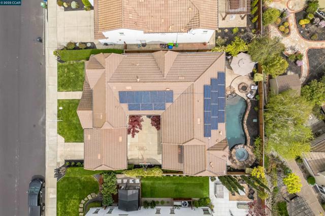 2261 Genoa St, Danville CA: https://media.crmls.org/mediaz/70aae052-c7ff-4417-b520-9d8a4aef6633.jpg