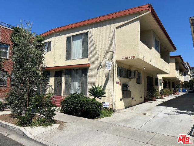 1148 N Formosa Avenue, West Hollywood CA: https://media.crmls.org/mediaz/70aaed11-2ba1-44e4-8155-b436eefe7d80.jpg