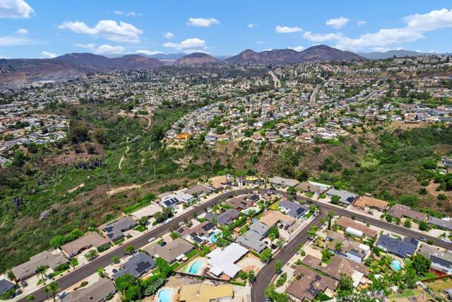 5824 Kent Pl, San Diego CA: https://media.crmls.org/mediaz/70ab066b-7c7d-4f7e-b958-5c1c4a5d5bc7.jpg