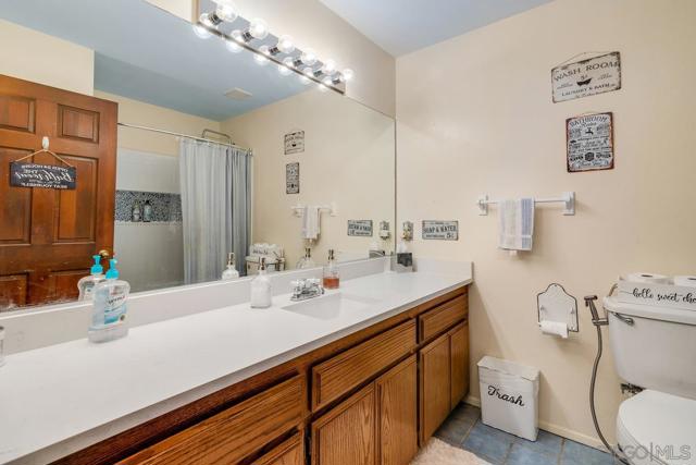 25980 Forest Dr, Escondido CA: https://media.crmls.org/mediaz/70aba368-d2cd-4bae-b56b-3f81790614f5.jpg