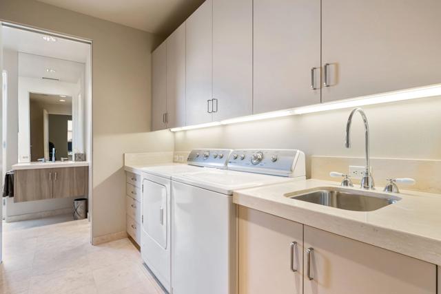 28 Sun Ridge Circle, Rancho Mirage CA: https://media.crmls.org/mediaz/70ac44db-12d0-41a7-9e96-c8dc98f137a2.jpg