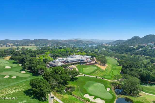 2479 Swanfield Court, Lake Sherwood CA: https://media.crmls.org/mediaz/70ac688d-ad7e-43bb-8f25-7fe777c1f17d.jpg