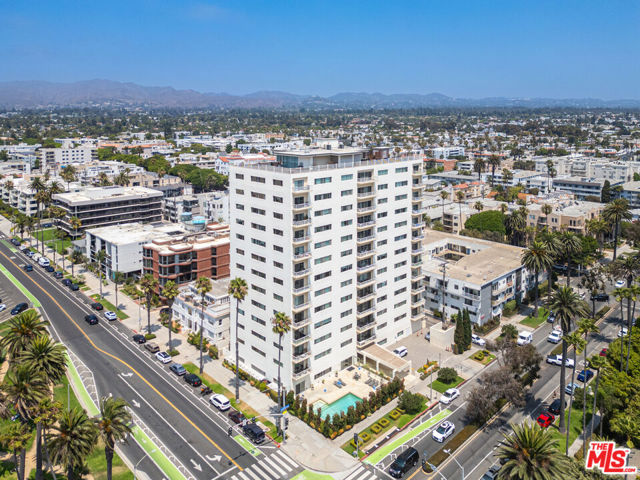101 California Avenue, Santa Monica CA: https://media.crmls.org/mediaz/70acabfc-70d3-4cee-a2b9-d899547cfce1.jpg
