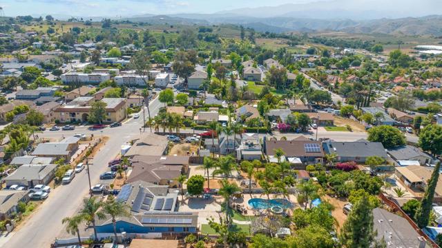 124 E View St, Fallbrook CA: https://media.crmls.org/mediaz/70acea25-d673-4829-a60b-106a4dc3928c.jpg