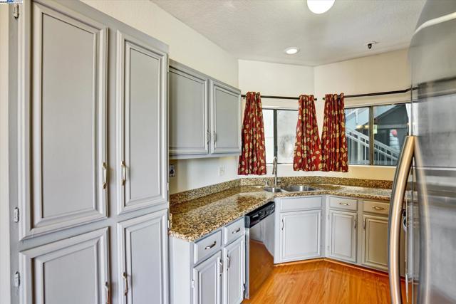 3402 Pinewood Ter, Fremont CA: https://media.crmls.org/mediaz/70ad5e79-d474-4b86-ae2e-359e4d5331c2.jpg