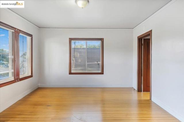2717 Mabel St, Berkeley CA: https://media.crmls.org/mediaz/70ad8a25-8f3b-4e9a-a1f7-30212a18ef39.jpg