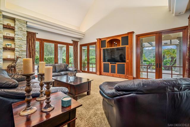 14380 Ciera Court, Poway CA: https://media.crmls.org/mediaz/70ae960e-1bfb-4b9e-9584-e92e0e40230c.jpg