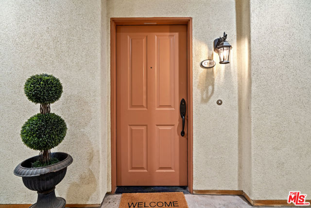 12975 Agustin Place, Playa Vista CA: https://media.crmls.org/mediaz/70aee608-4052-42ff-a234-b9405ecb38d8.jpg