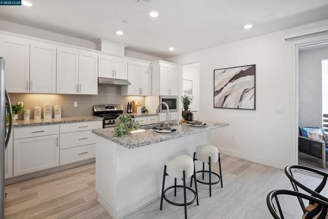 92 Zenith Cmn, Fremont CA: https://media.crmls.org/mediaz/70af89e0-d67d-412d-98e7-222c5ac37c62.jpg