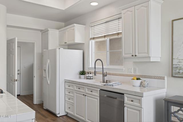 Detail Gallery Image 19 of 66 For 931 Corte Augusta, Camarillo,  CA 93010 - 3 Beds | 2/1 Baths