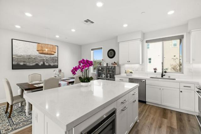 202 Keeper, Irvine CA: https://media.crmls.org/mediaz/70afee73-8ae4-46b0-8367-bbe26dcba72d.jpg