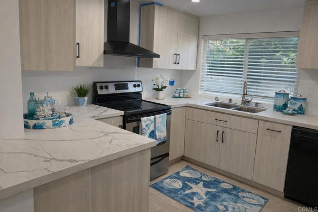 Detail Gallery Image 3 of 29 For 75 Third Ave #24,  Chula Vista,  CA 91910 - 3 Beds | 2 Baths