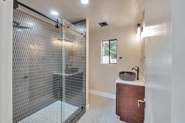 Image 11 of 60 For 4280 Hillview Dr