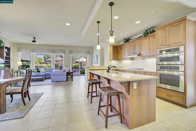 1648 Chianti Ln, Brentwood CA: https://media.crmls.org/mediaz/70b232c1-5d72-4be7-a3e2-0bf95dba61e0.jpg
